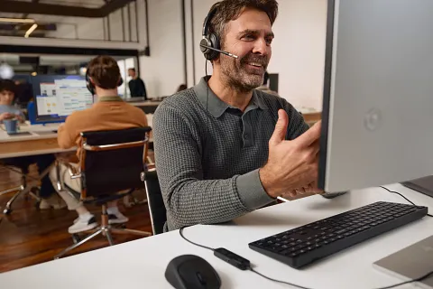 4 ways professional headsets improve hybrid work